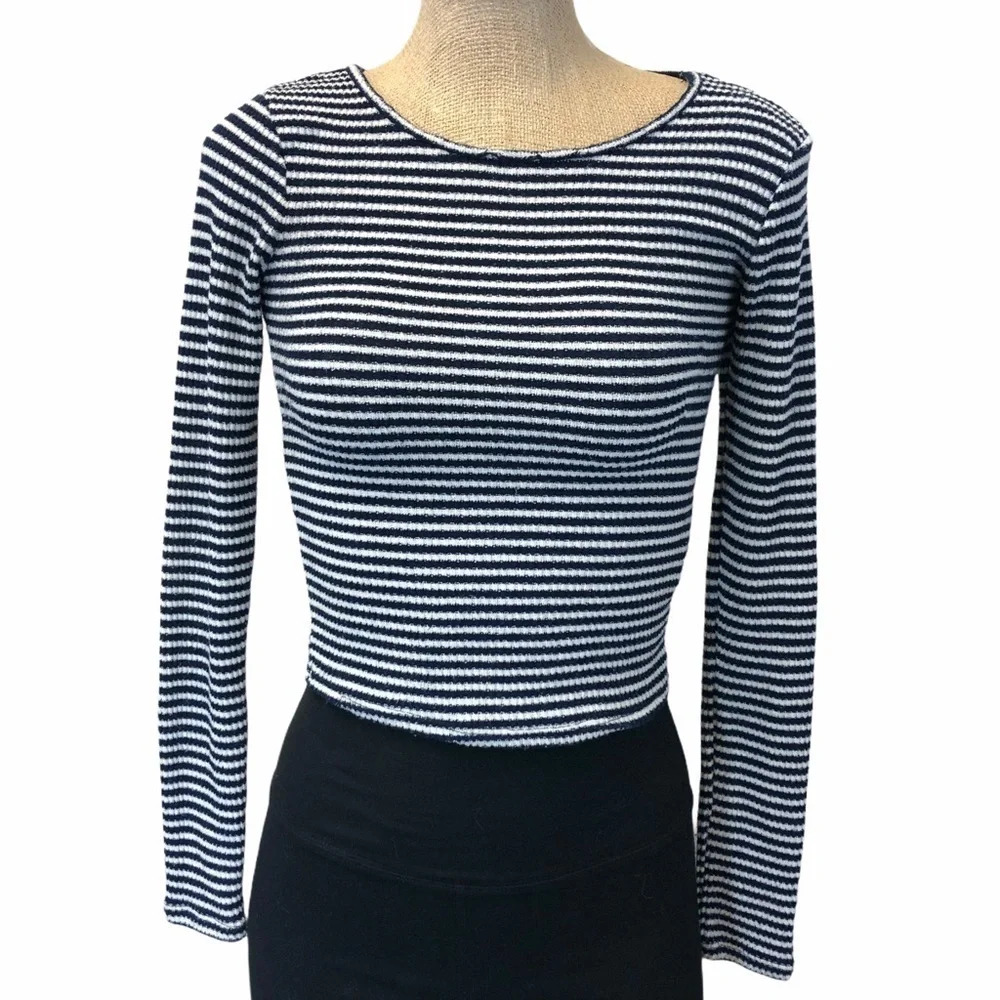 FOREVER‎ 21 striped long sleeve crop top
